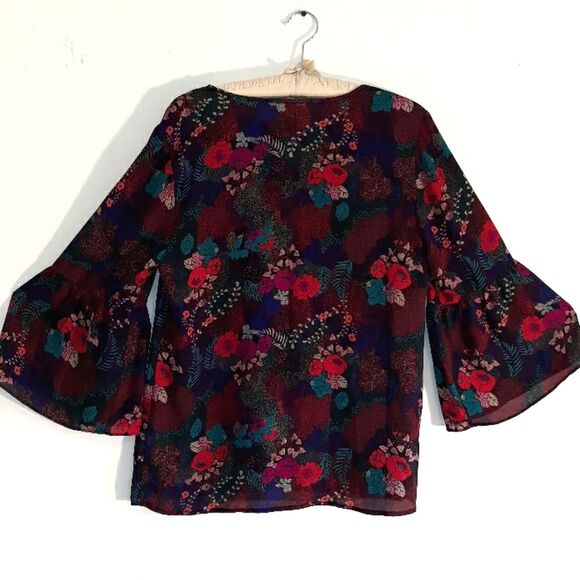 VIOLET + CLAIRE Top Med tulip sleeve Moody floral tie blouse - Picture 3 of 9